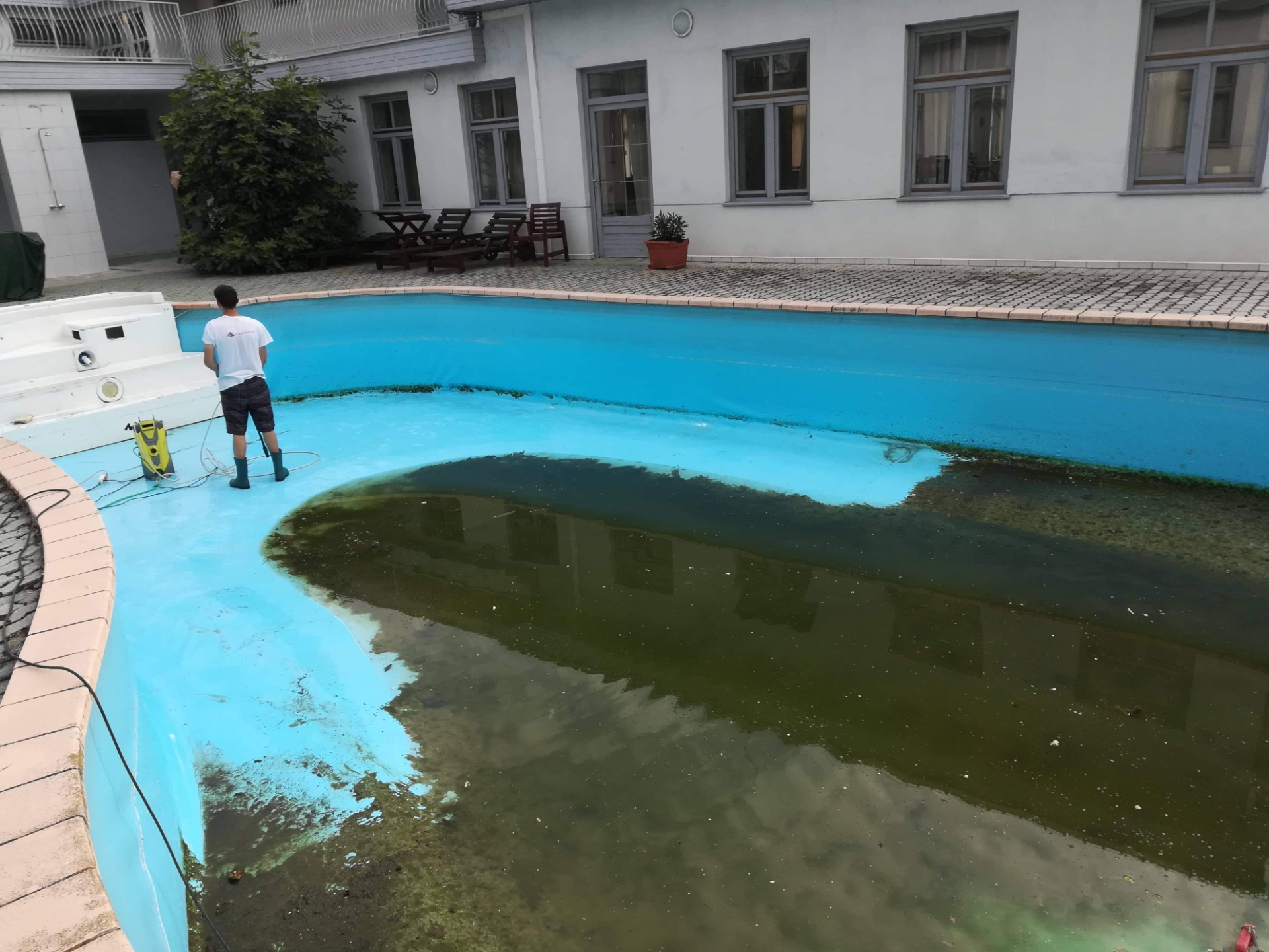 Čistenie bazénov
